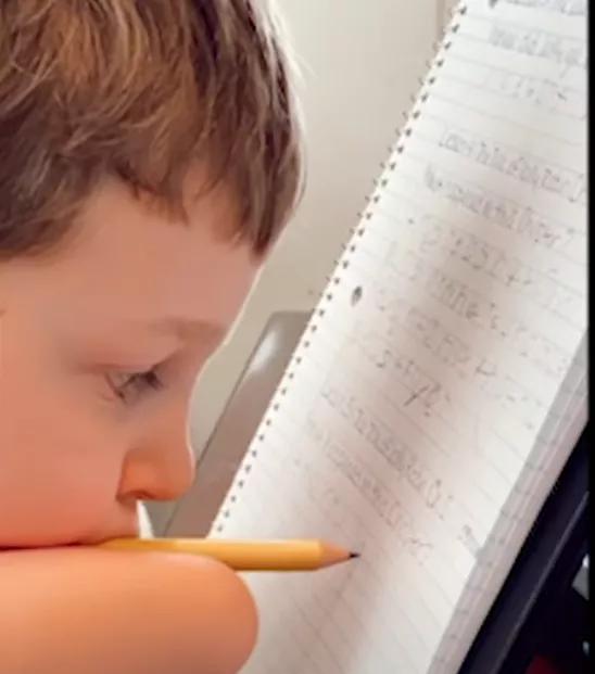 B超婴儿无四肢，18岁妈妈拒绝堕胎，冒险生子，把孩子养成男子汉