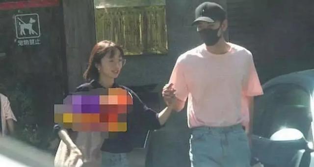 胡冰卿图片:胡冰卿昔日接机视频被扒，全程冷漠脸玩手机，网友直呼难怪红不了