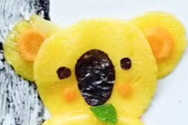 趣味早餐食谱：给孩子100分活力的芒果小考拉，搭配什锦炒面