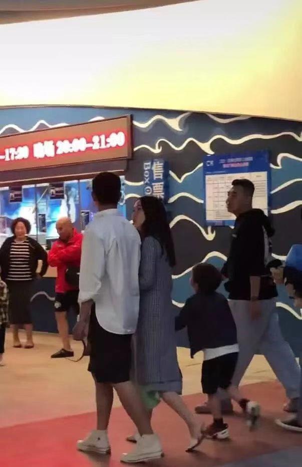 霍思燕怀孕:霍思燕哭诉没办婚礼，杜江瞬间红了眼眶，怀孕8个月时才领证？