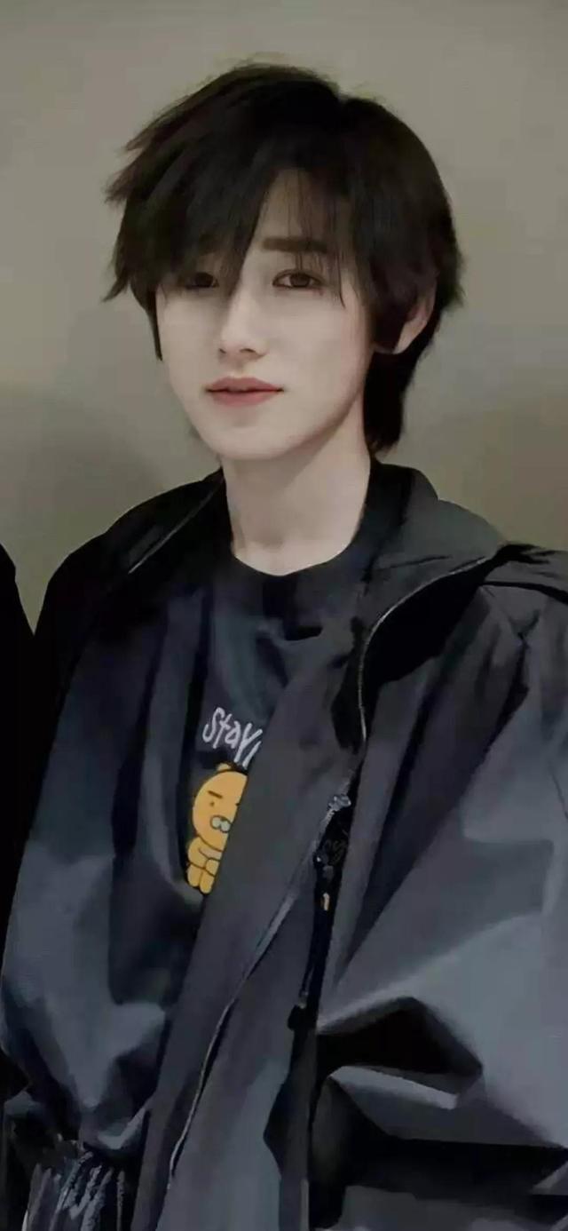 宋亚轩壁纸(宋亚轩壁纸锁屏高清)