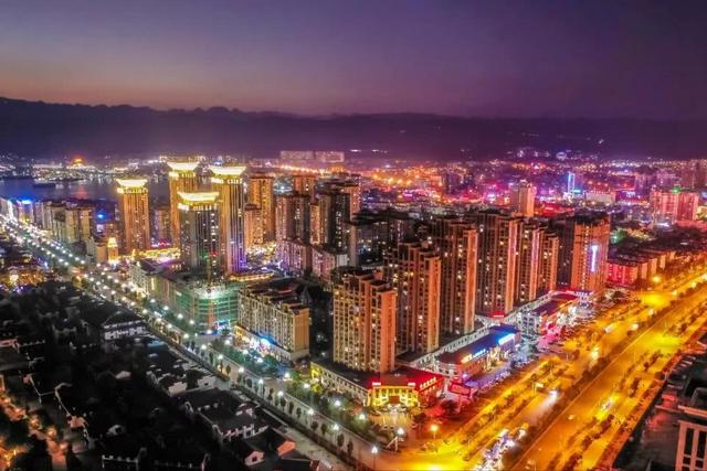 云南将建4个中心城市，构建一主三辅的发展格局，实现均衡发展