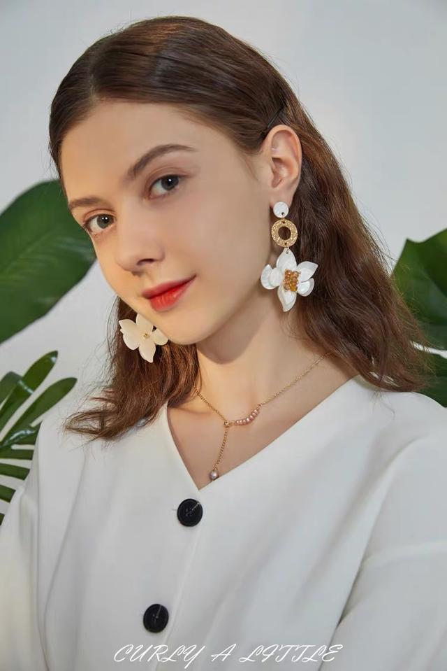 饰品与饰物怎么搭配（不同风格、脸型如何选饰品）