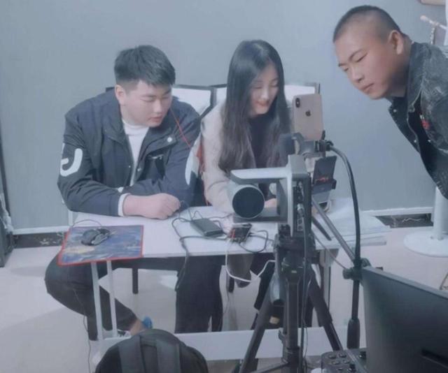 靠结婚上热搜的网红陈亚男，凭什么嫌弃大衣哥儿子“不学无术”？