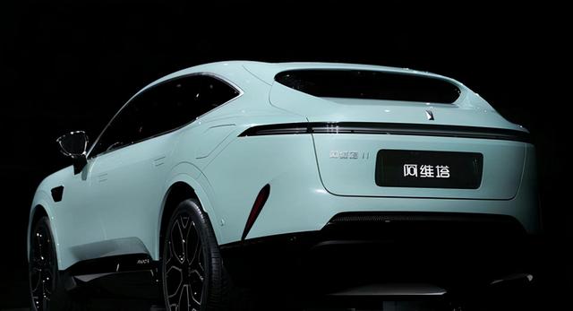 华为、宁德时代和长安汽车的阿维塔 E11 卖30万，零百加速3秒多