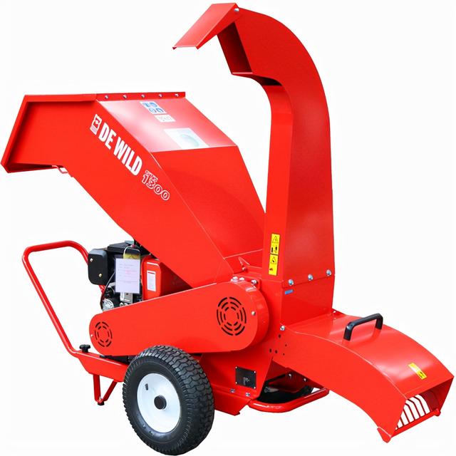 新型移动树枝破碎机