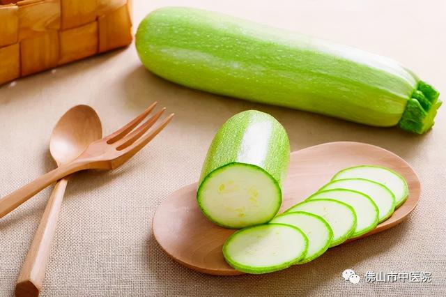 秋燥嘴馋更易口舌生疮，专家教你食疗+3个小偏方