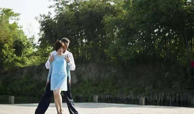 归亚蕾张梦奎哪一年结婚的（归亚蕾和张梦奎结婚56年）(7)