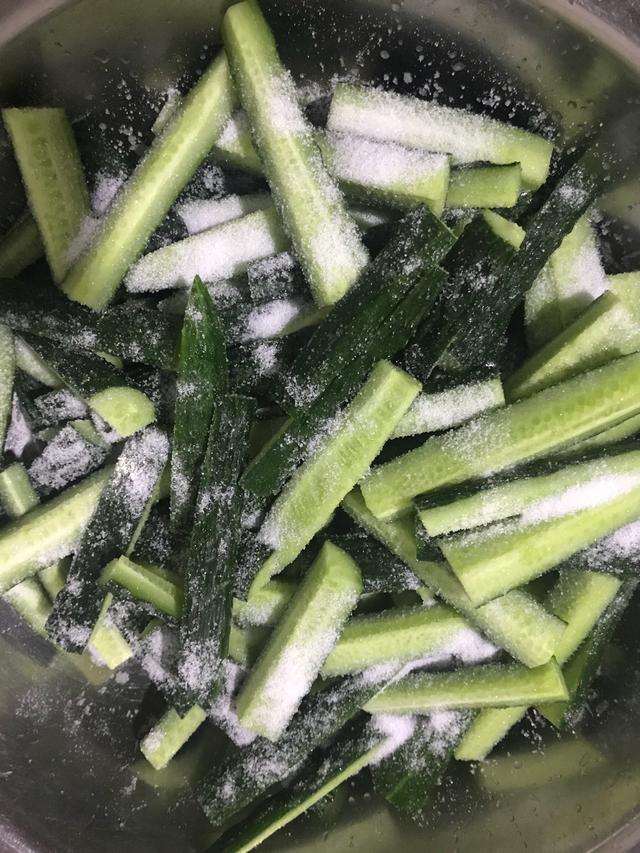 腌咸菜的做法 腌咸菜的做法（佛手瓜腌咸菜的做法） 生活