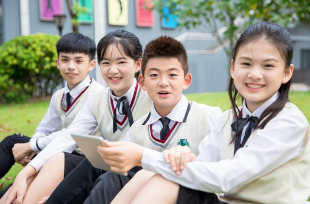 学生进入“变声期”，避免长大后变成公鸭嗓，家长就要注意这4点