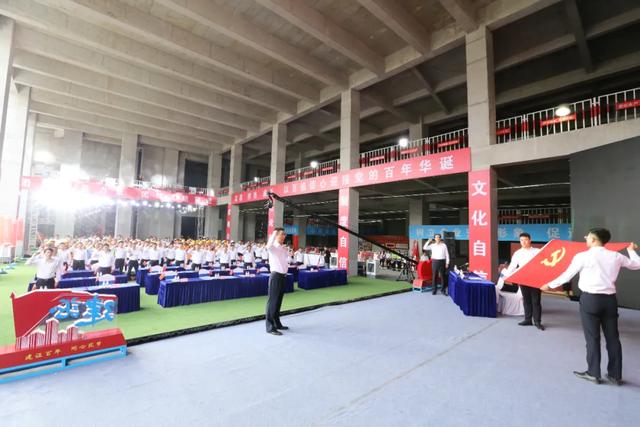 红色图片展进社区民生工程