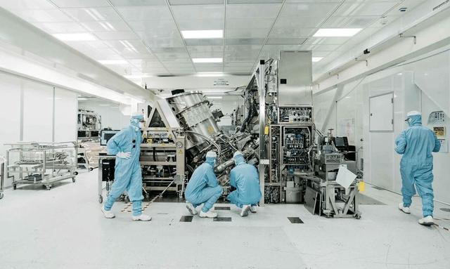 升级版EUV光刻机问世，国内芯片行业也出现希望