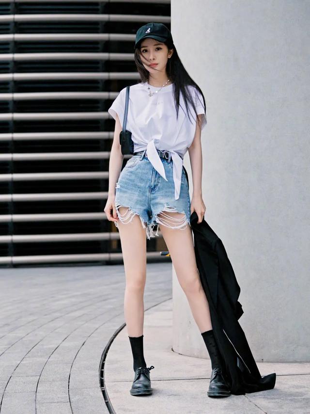 杨幂又带火了"回力鞋 裙子"!巨美巨显腿细,绝了