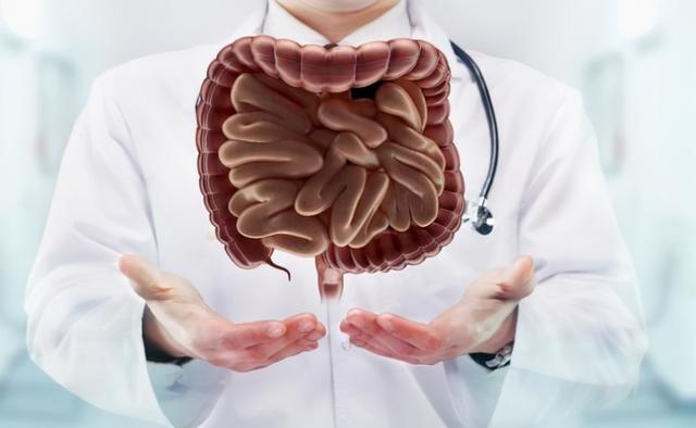 人到中年，保持4处干净可能是长寿表现，坚持做3件事身体或会健康