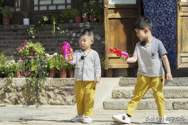 麦迪娜生二胎后，儿子的心路历程：从噘着嘴到好爱妹妹