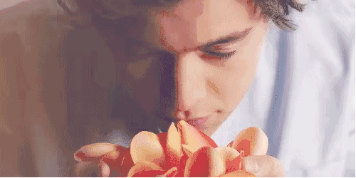 手背皮肤就长鸡皮一样