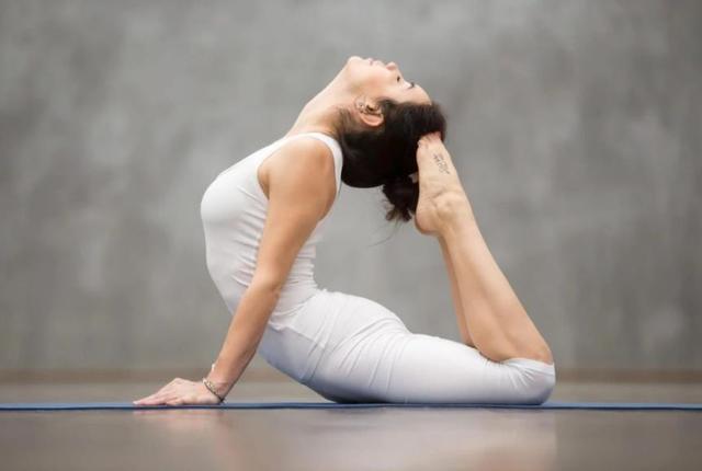 俗话说“肝火一烧，百病难熬”，肝火旺盛时，或会有这4个表现