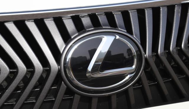 但同时,丰田以英文名称toyota的首字母"t"而变形来的牛头车标是我们最