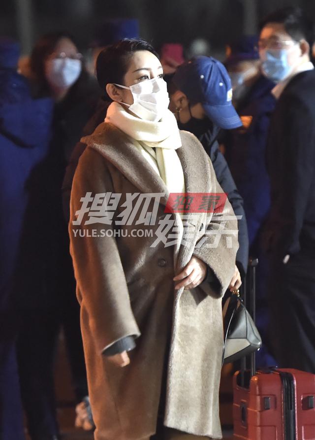 央视春晚最后一次大联排众星戴口罩亮相