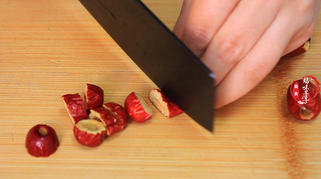 惊蛰过后，养肝“黄金期”，7种食物别舍不得吃，滋阴养肝又美味