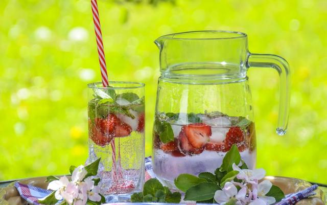 钯玛寿山泉：低钠矿泉水对人体都有哪些好处？适合什么人群喝？