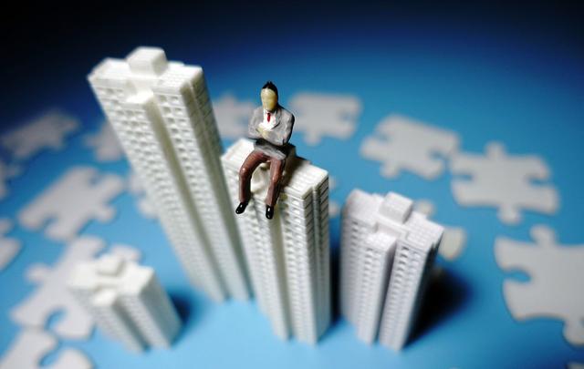 楼市近乎“普降”，手握“2套房”的家庭，未来会面临什么结果？