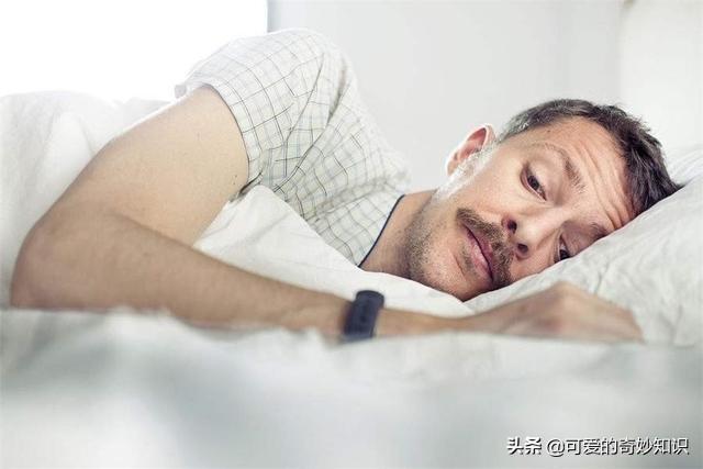 健康生活在早上开始，为了自身健康，早起后4件事不要立即做