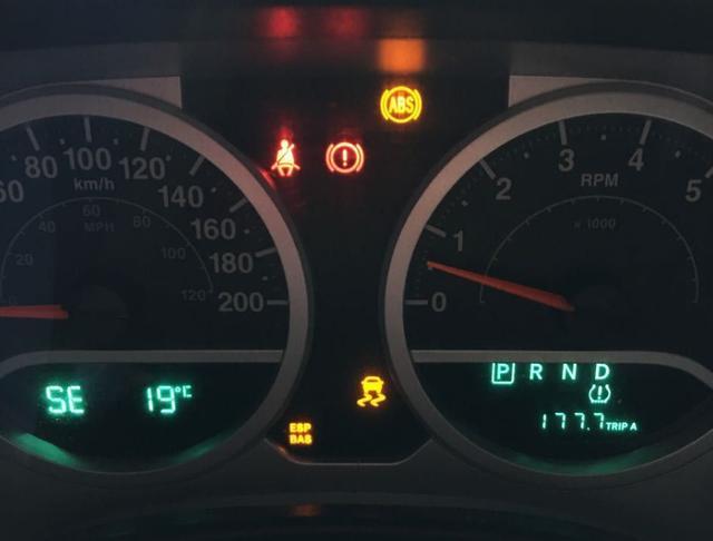 汽车故障码Jeep C2200，汽车上只有30小时寿命的电控系统