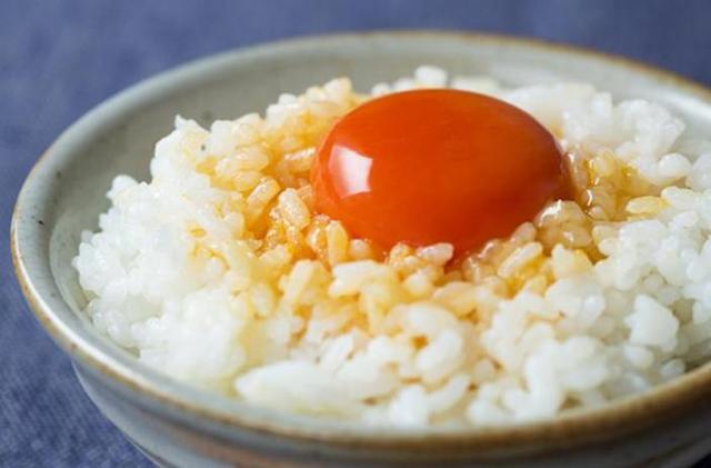 为何日本人吃生鸡蛋没事，为什么日本鸡蛋可以生吃，且如此受欢迎了解日本蛋的特别之处