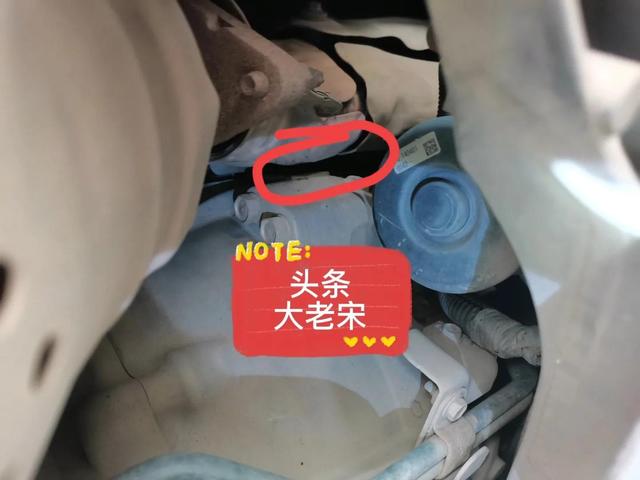 发动机号在车哪个位置(汽车发动机号在哪位置)