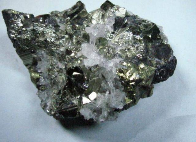 从“垃圾元素”到“爱情金属”，“铂”是怎么咸鱼翻身的？