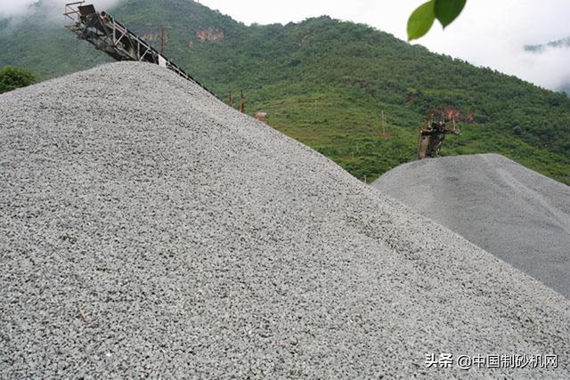 包含河卵石制砂机价格表的词条