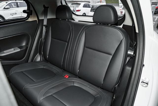 最低续航301km，6.98万起售，月销6508辆，欧拉黑猫值不值？