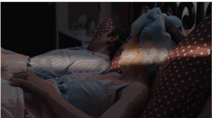 手背皮肤就长鸡皮一样