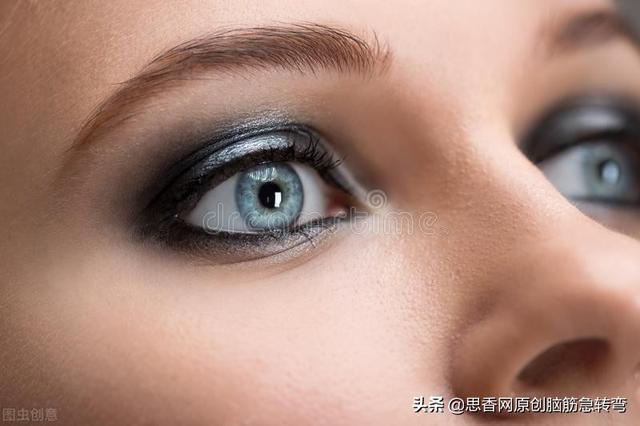 只有脊背上有一条鱼鳞