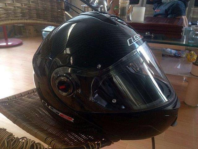 摩托车头盔品牌（比较出名的摩托车头盔品牌）