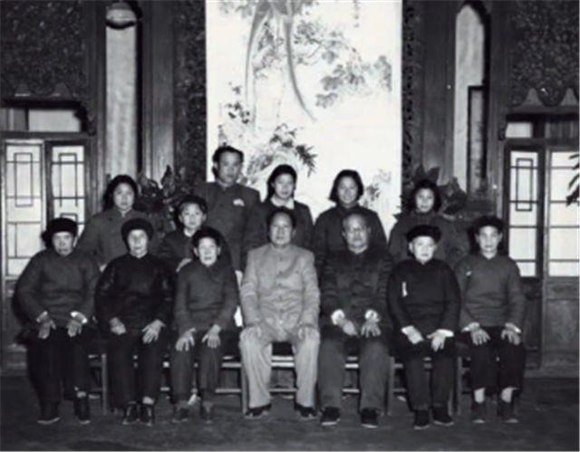 毛主席去世前写信给政府：请帮我照顾九弟一点，我实在是年老了
