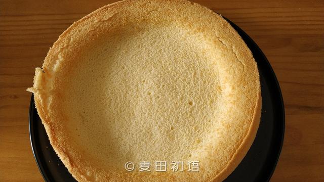 戚风蛋糕底部凹陷的原因（戚风蛋糕底部凹陷是什么原因）