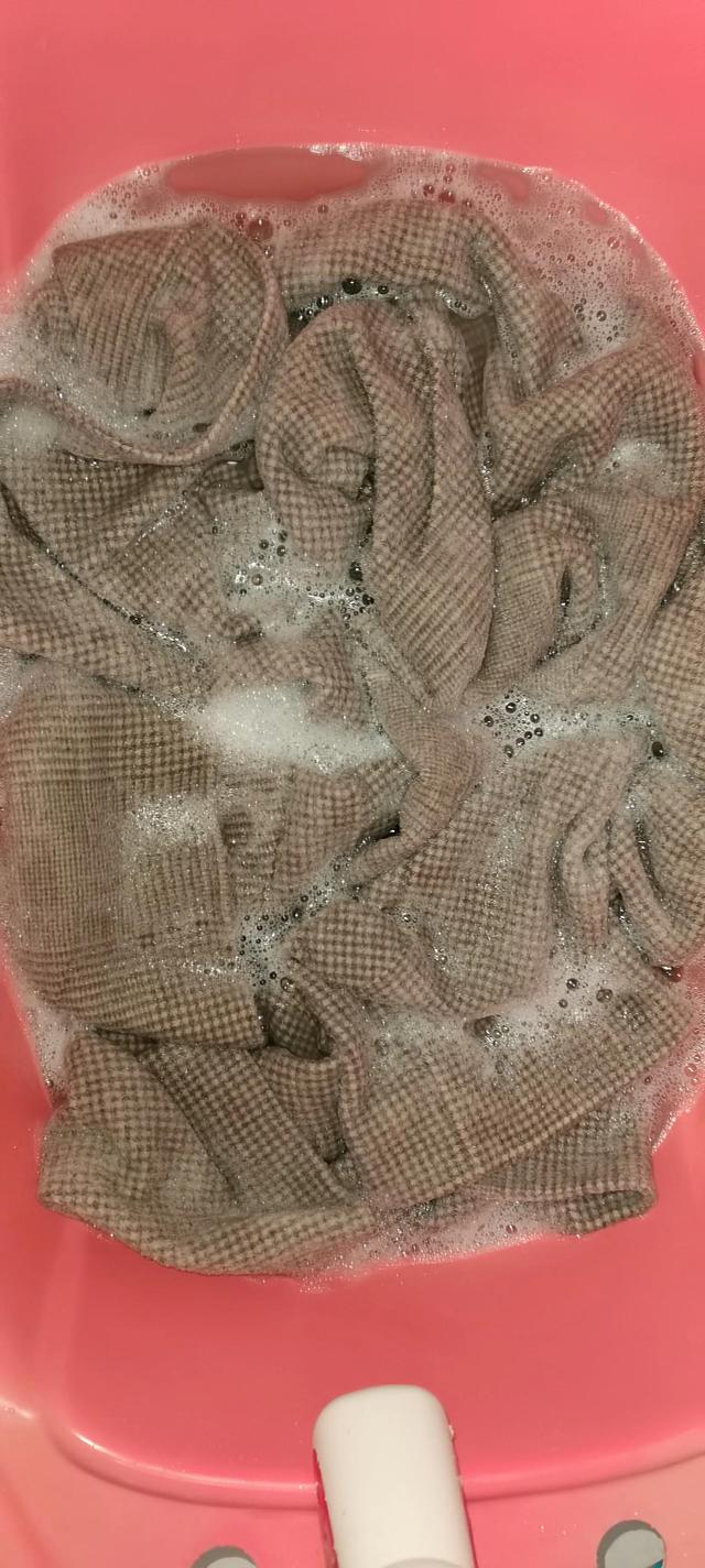 羊毛大衣可以水洗吗(羊毛大衣水洗后能救吗)