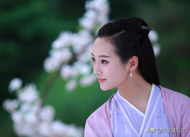 但提起她,大家的第一反应还是《伪装者》中的汪曼春