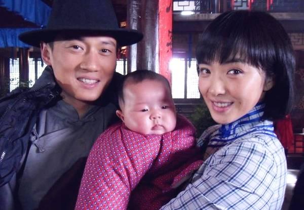 徐洪浩虽然长得不是特别帅,但演戏的时候特别有魅力,也很有亲和力,他