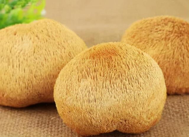 有白头发最好不要染，日常多吃这3种食物，或许可以让白发少些