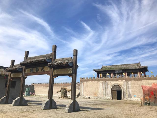 佳木斯市旅游景点介绍（佳木斯敖其湾影视城）(21)