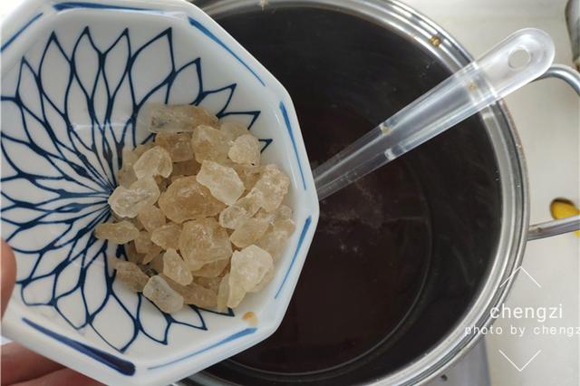 秋梨膏怎么喝治咳嗽(秋梨膏用开水冲还是温水冲)