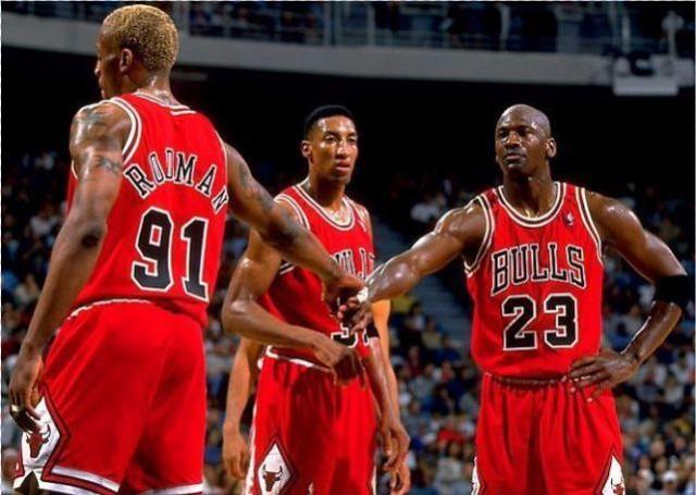 乔丹在公牛拿了几个冠军（众所周知，乔丹拿了六次冠军，剩下的年份乔丹都连总决赛都没进去）