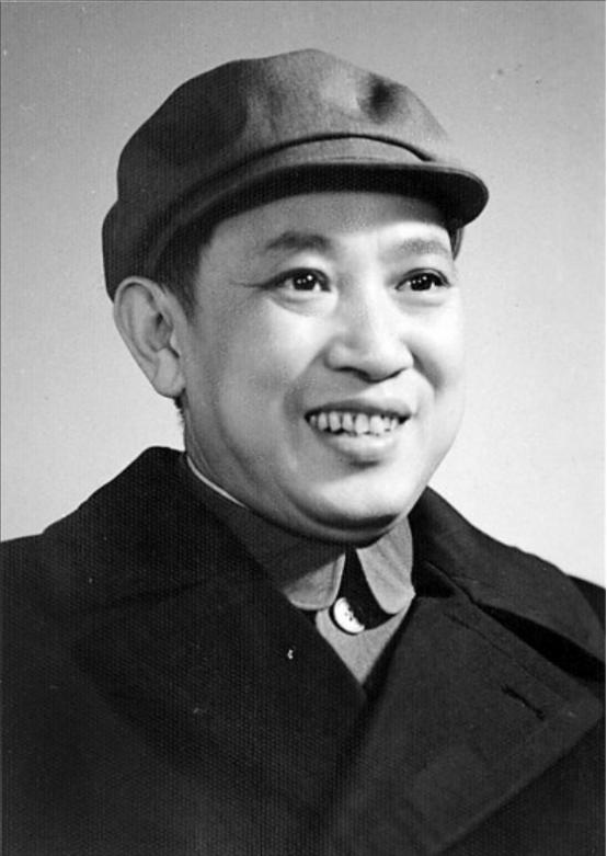 田家英：14岁笔战教授，担任主席秘书18年，为何在被停职后自杀？