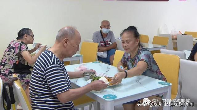 有了这个食堂 居民们欢呼：不用做饭了