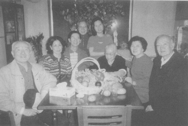 1992年陈赓之妻去台湾，十几辆车一字排开迎接，房间挤得水泄不通