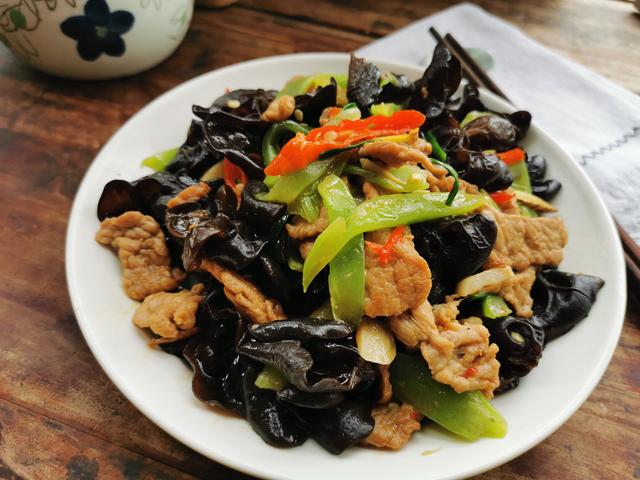 黑木耳炒肉(黑木耳炒肉的做法) 财税记账 第2张