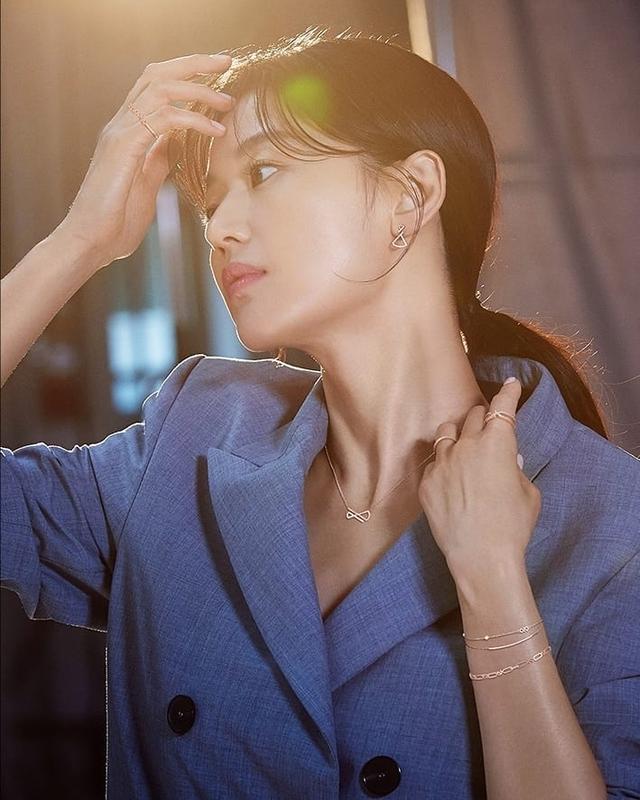 「真相」全智贤扎头发照片(全智贤发型图片大全)-皮游网